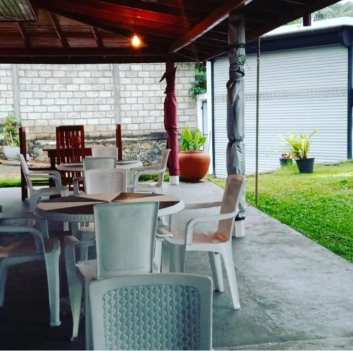 Tharurashmi Sea Pond Villa & Surf Hostel - Hiriketiya Dikwella Esterno foto