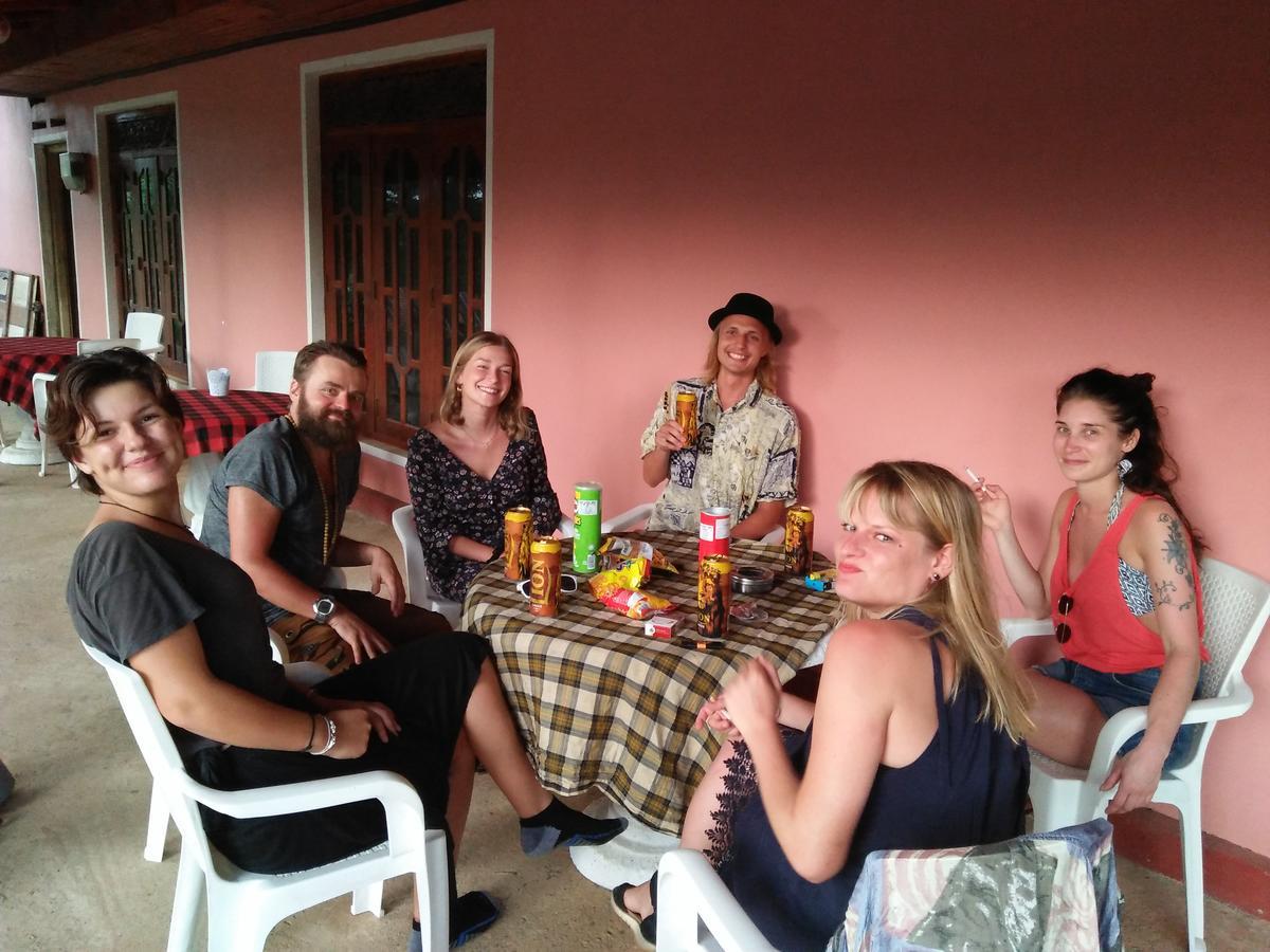 Tharurashmi Sea Pond Villa & Surf Hostel - Hiriketiya Dikwella Esterno foto